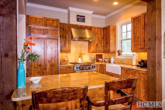 8 Mount Mitchell Court, Cashiers, NC 28717