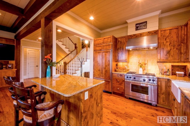8 Mount Mitchell Court, Cashiers, NC 28717