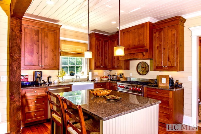 96 French Broad Lane, Cashiers, NC 28717