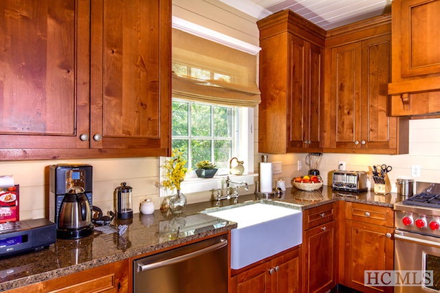 96 French Broad Lane, Cashiers, NC 28717