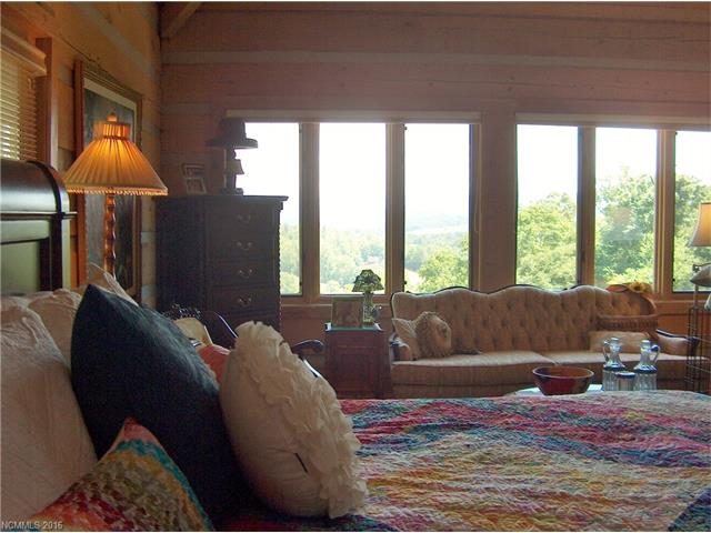 459 Rockcliffe Lane, Clyde, NC 28721