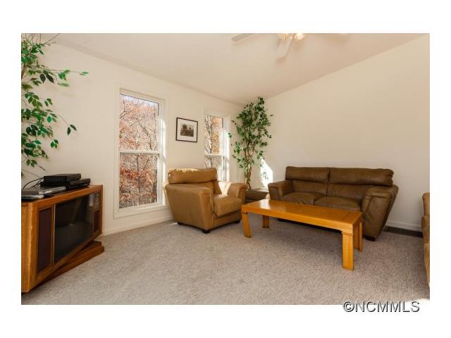 7 Red Oak Forest Lane, Fairview, NC 28730