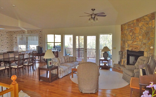 1099 Holly Terrace Road, Franklin, NC 28734