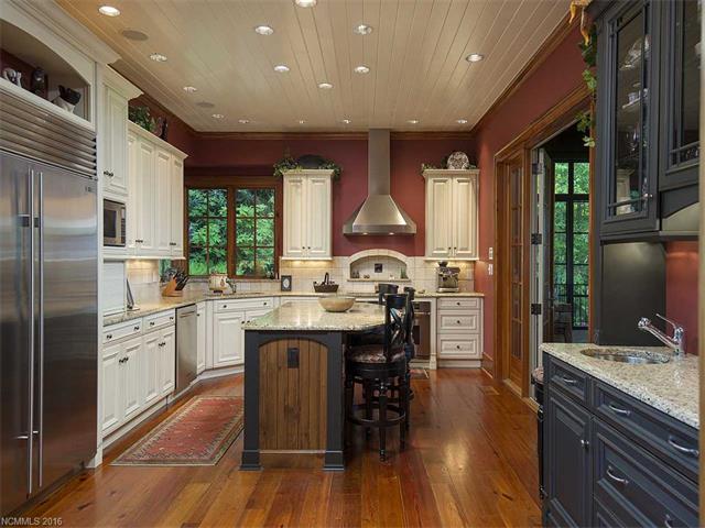 500 Hagen Drive, Hendersonville, NC 28739