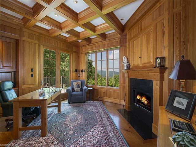500 Hagen Drive, Hendersonville, NC 28739