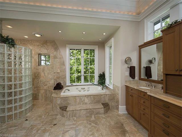500 Hagen Drive, Hendersonville, NC 28739