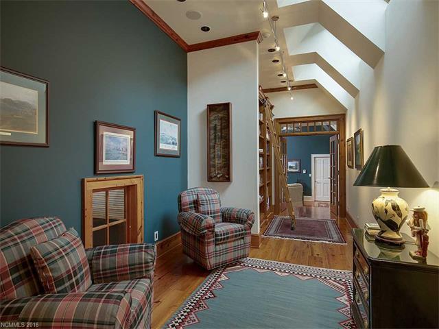 500 Hagen Drive, Hendersonville, NC 28739