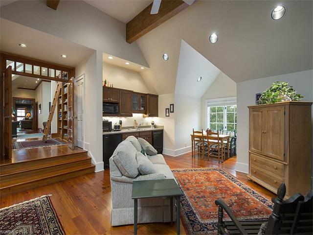500 Hagen Drive, Hendersonville, NC 28739