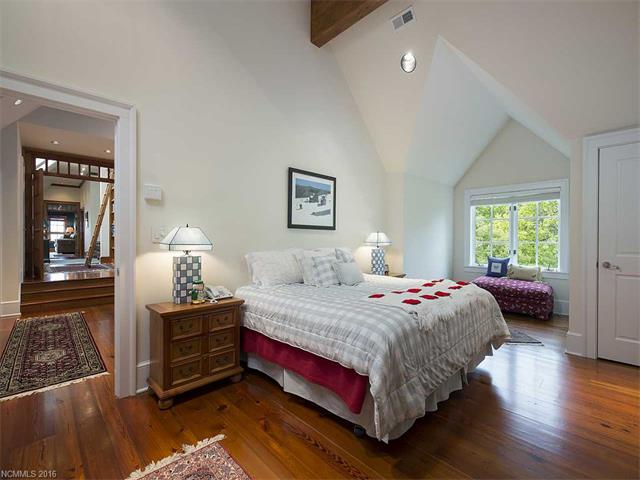 500 Hagen Drive, Hendersonville, NC 28739