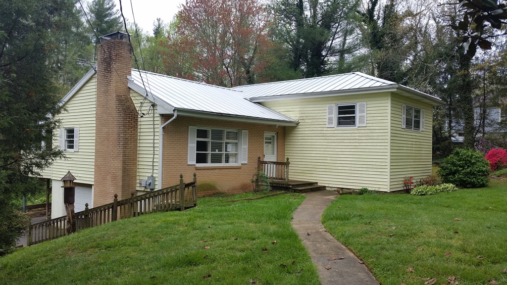 2214 Harden CirHendersonville, NC, 28739Henderson County