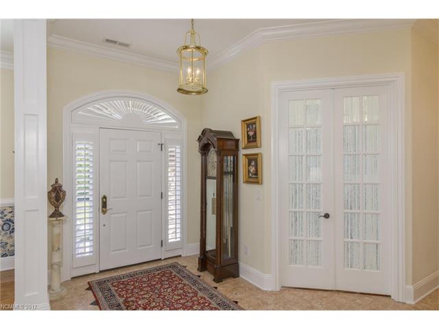 43Tudor Crescent Ct, Hendersonville, NC 28739