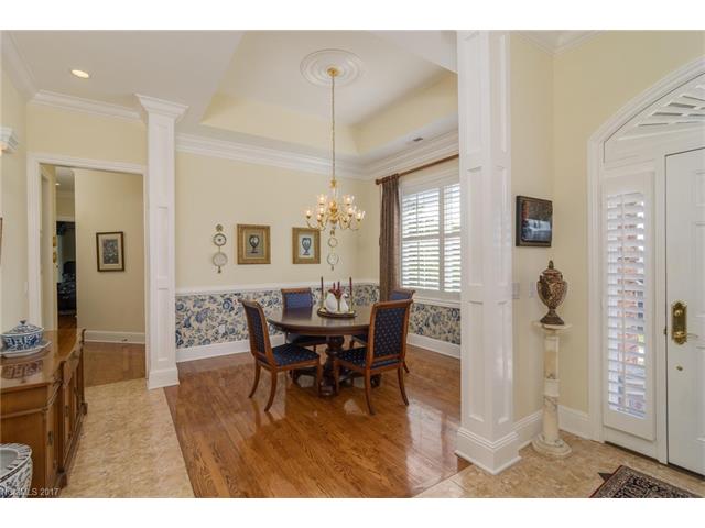 43Tudor Crescent Ct, Hendersonville, NC 28739