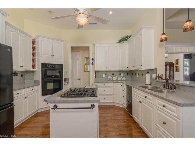 43Tudor Crescent Ct, Hendersonville, NC 28739