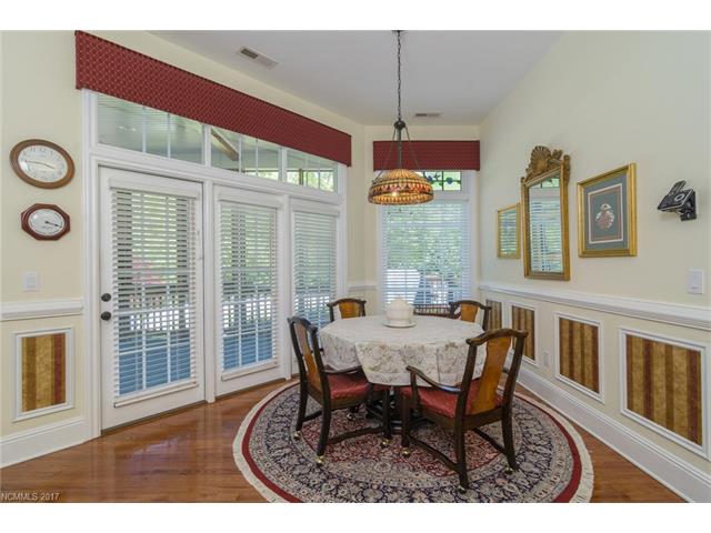 43Tudor Crescent Ct, Hendersonville, NC 28739