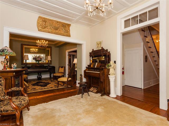 813 5th Avenue, Hendersonville, NC 28739