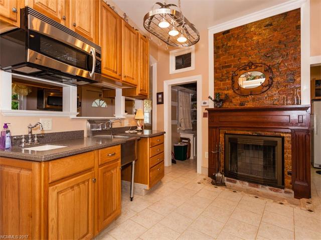 813 5th Avenue, Hendersonville, NC 28739