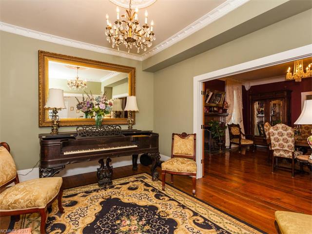 813 5th Avenue, Hendersonville, NC 28739