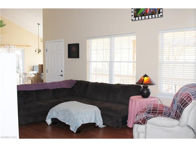 119 Drexel Farm Drive, Hendersonville, NC 28739