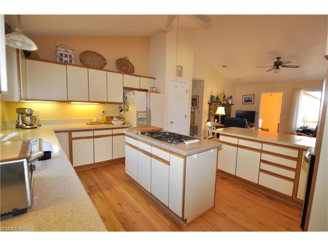 21Bowman Ridge Rd, Hendersonville, United States 28739
