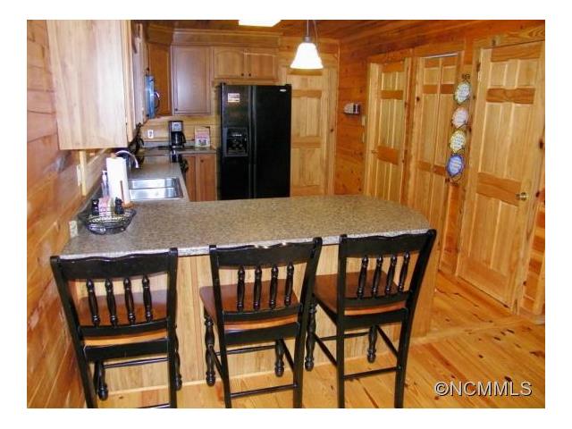 529 Raven Blvd, Lake Lure, NC 28746