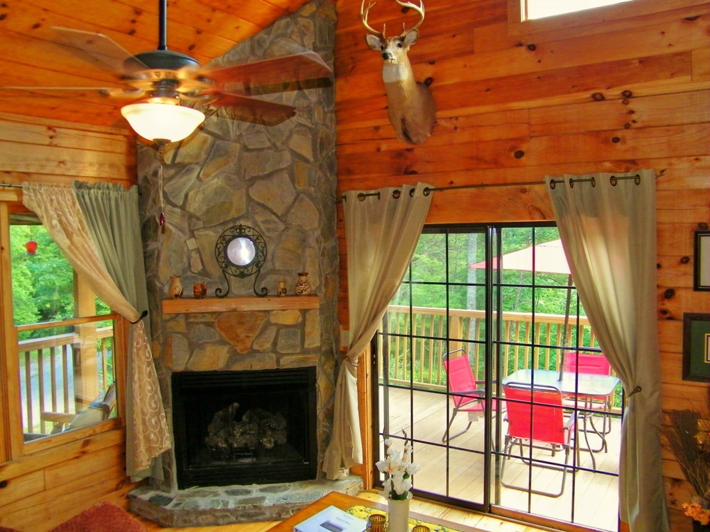 529 Raven Blvd, Lake Lure, United States 28746