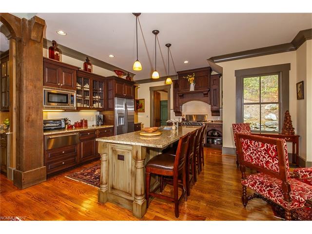 882 Fairway Drive, Lake Toxaway, NC 28747