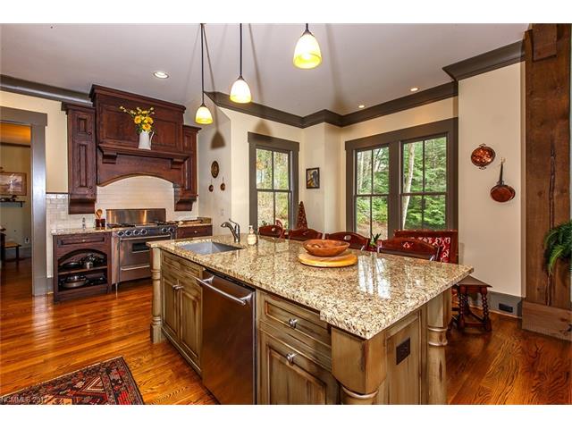 882 Fairway Drive, Lake Toxaway, NC 28747
