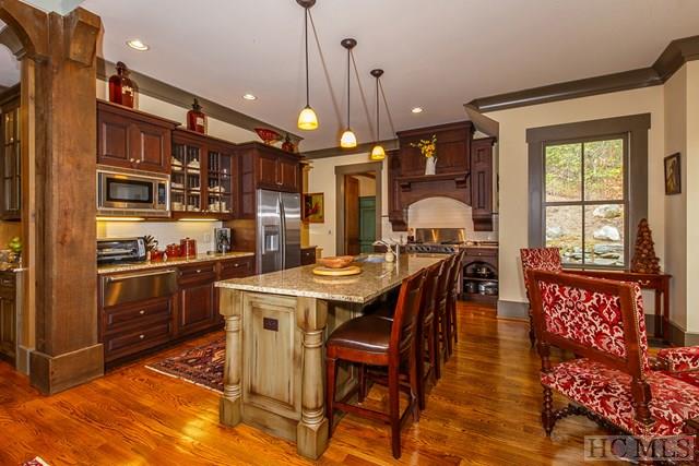 882 Fairway Drive, Lake Toxaway, NC 28747