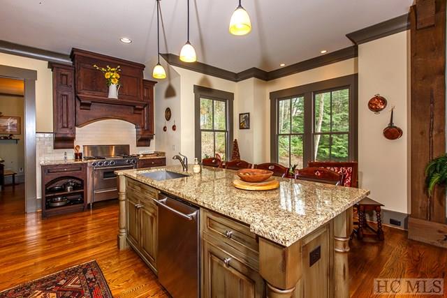 882 Fairway Drive, Lake Toxaway, NC 28747
