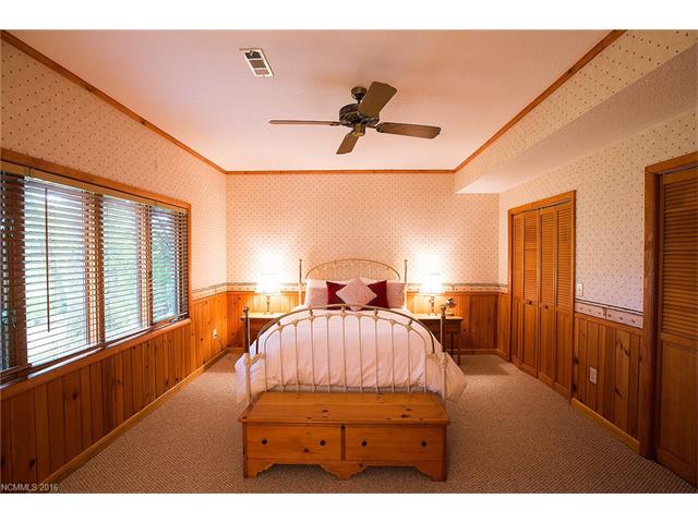 271 Club Boulevard, Lake Toxaway, NC 28747