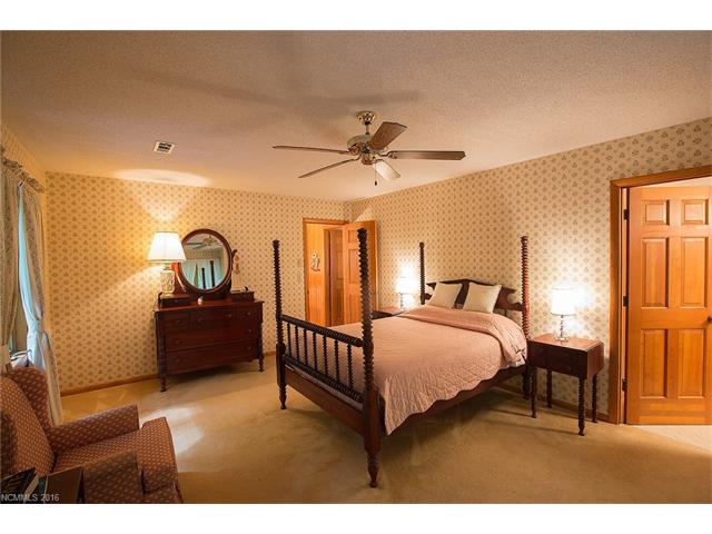 271 Club Boulevard, Lake Toxaway, NC 28747