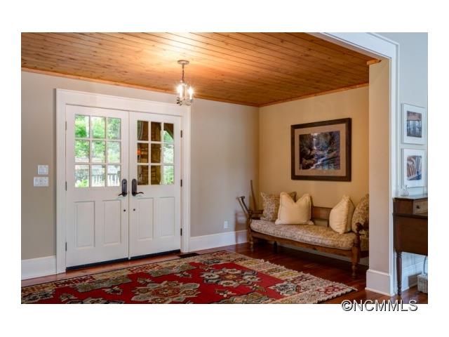 39 Cardinal Drive, Lake Toxaway, NC 28747