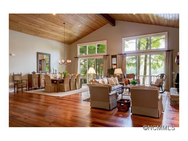 39 Cardinal Drive, Lake Toxaway, NC 28747