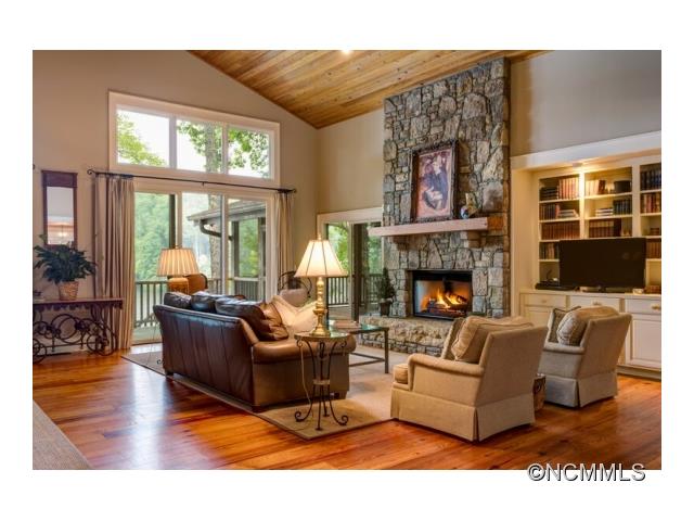 39 Cardinal Drive, Lake Toxaway, NC 28747
