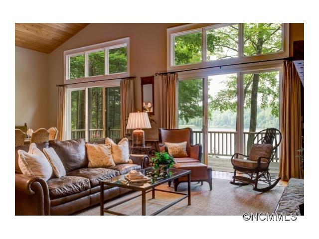 39 Cardinal Drive, Lake Toxaway, NC 28747