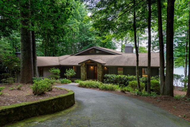 39 Cardinal Drive, Lake Toxaway, NC 28747