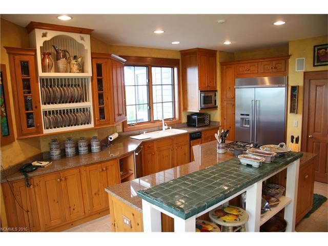 650 Toxaway Drive, Lake Toxaway, NC 28747