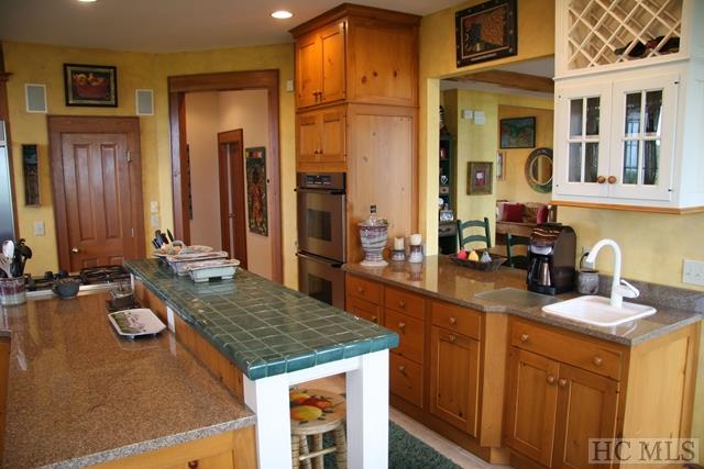 650 Toxaway Drive, Lake Toxaway, NC 28747