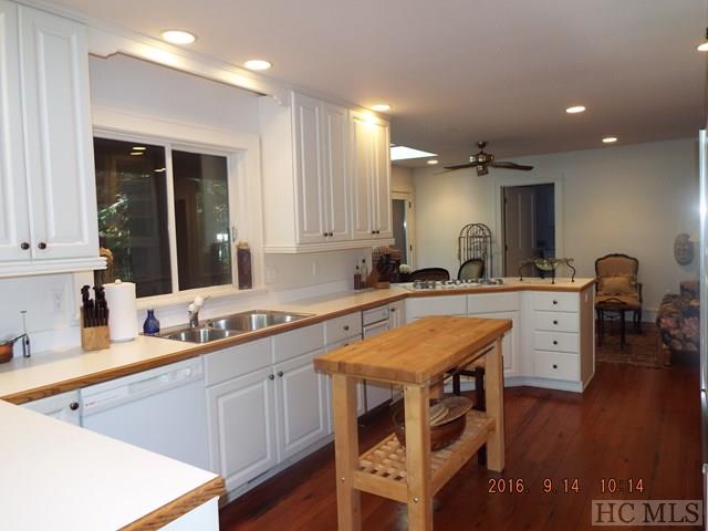 122 Indian Trace, Lake Toxaway, NC 28747