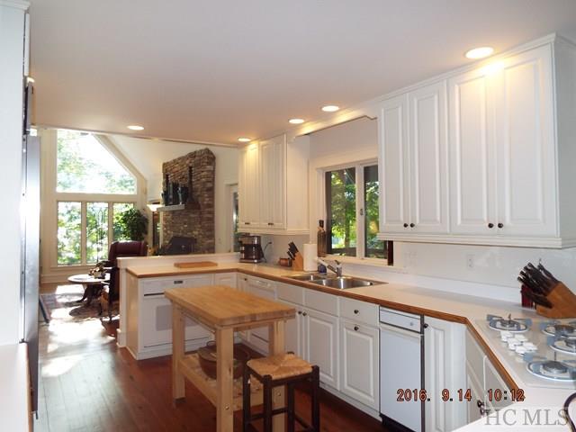122 Indian Trace, Lake Toxaway, NC 28747