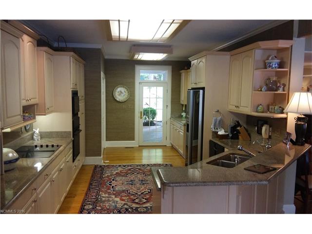 2946 W Club Boulevard, Lake Toxaway, NC 28747