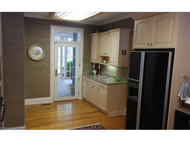 2946 W Club Boulevard, Lake Toxaway, NC 28747