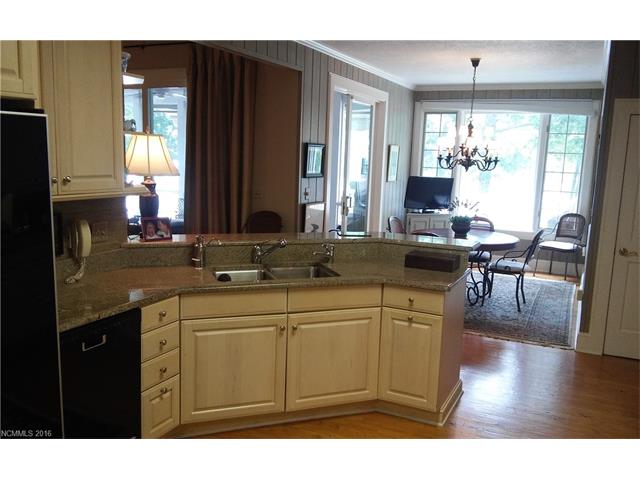 2946 W Club Boulevard, Lake Toxaway, NC 28747