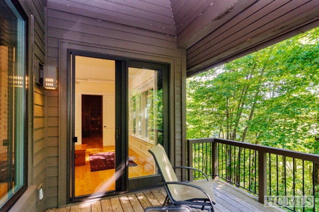66 Cardinal Drive West, Lake Toxaway, NC 28747