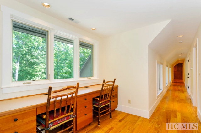66 Cardinal Drive West, Lake Toxaway, NC 28747