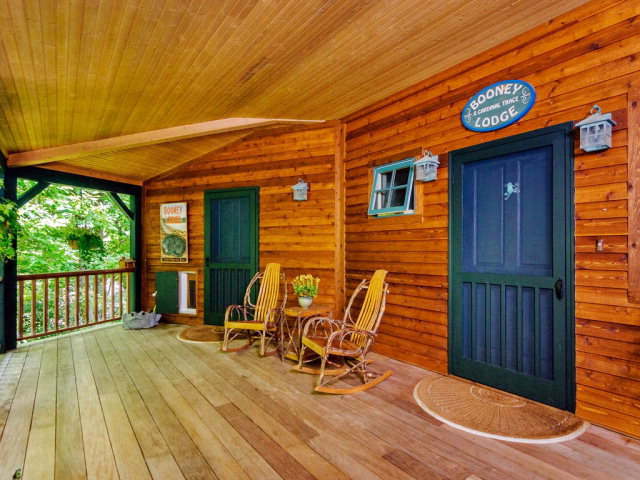 233 Cardinal Trace, Lake Toxaway, NC 28747