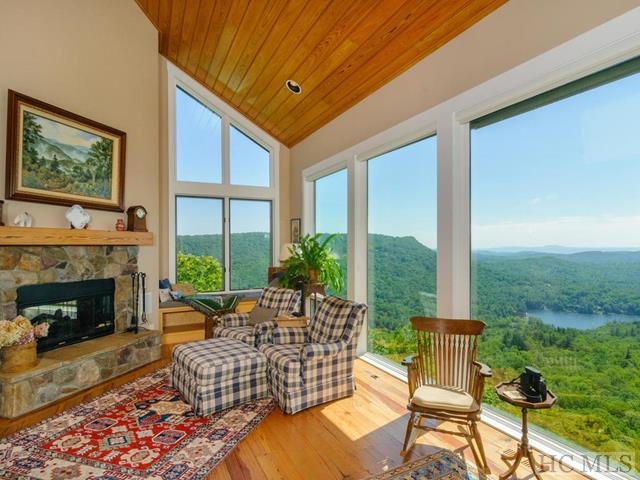 199 Mills Creek Point, Lake Toxaway, NC 28747