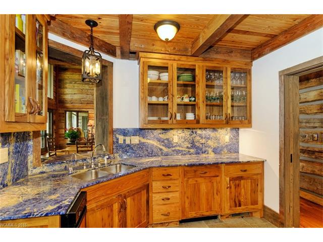 673 Panthertown Road, Lake Toxaway, NC 28747
