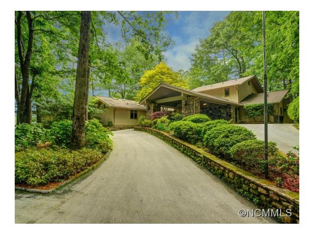 907 North Club Blvd, Lake Toxaway, NC 28747