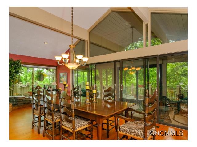 907 North Club Blvd, Lake Toxaway, NC 28747